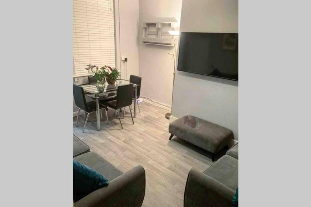 The Terrace Chester, Modern 3 Bed House エクステリア 写真