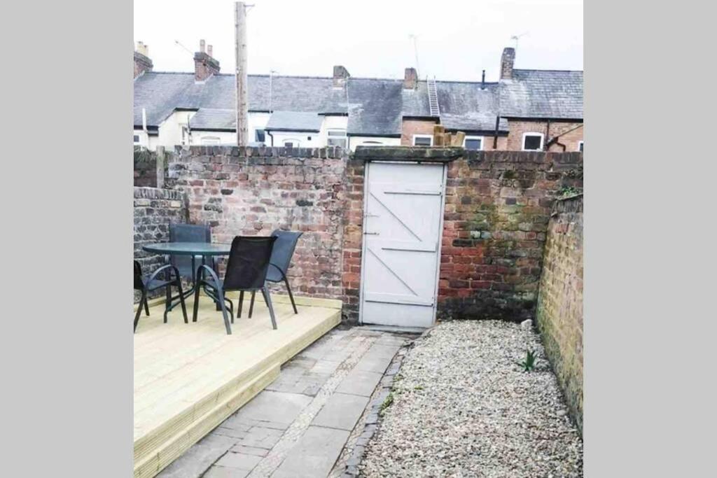 The Terrace Chester, Modern 3 Bed House エクステリア 写真